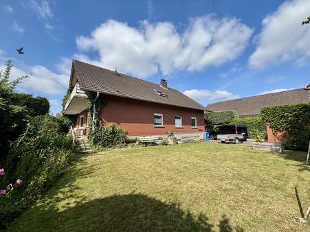 Rückansicht Rückansicht - Zweifamilienhaus in 33129 Delbrück mit 213m² kaufen