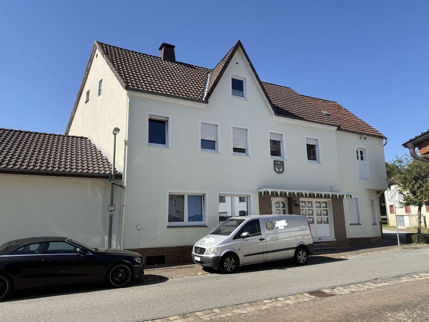 Straßenansicht - Einfamilienhaus in 33034 Brakel / Hembsen mit 190m² kaufen