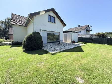 Blick auf die terrasse - Zweifamilienhaus in 32760 Detmold mit 169m² kaufen