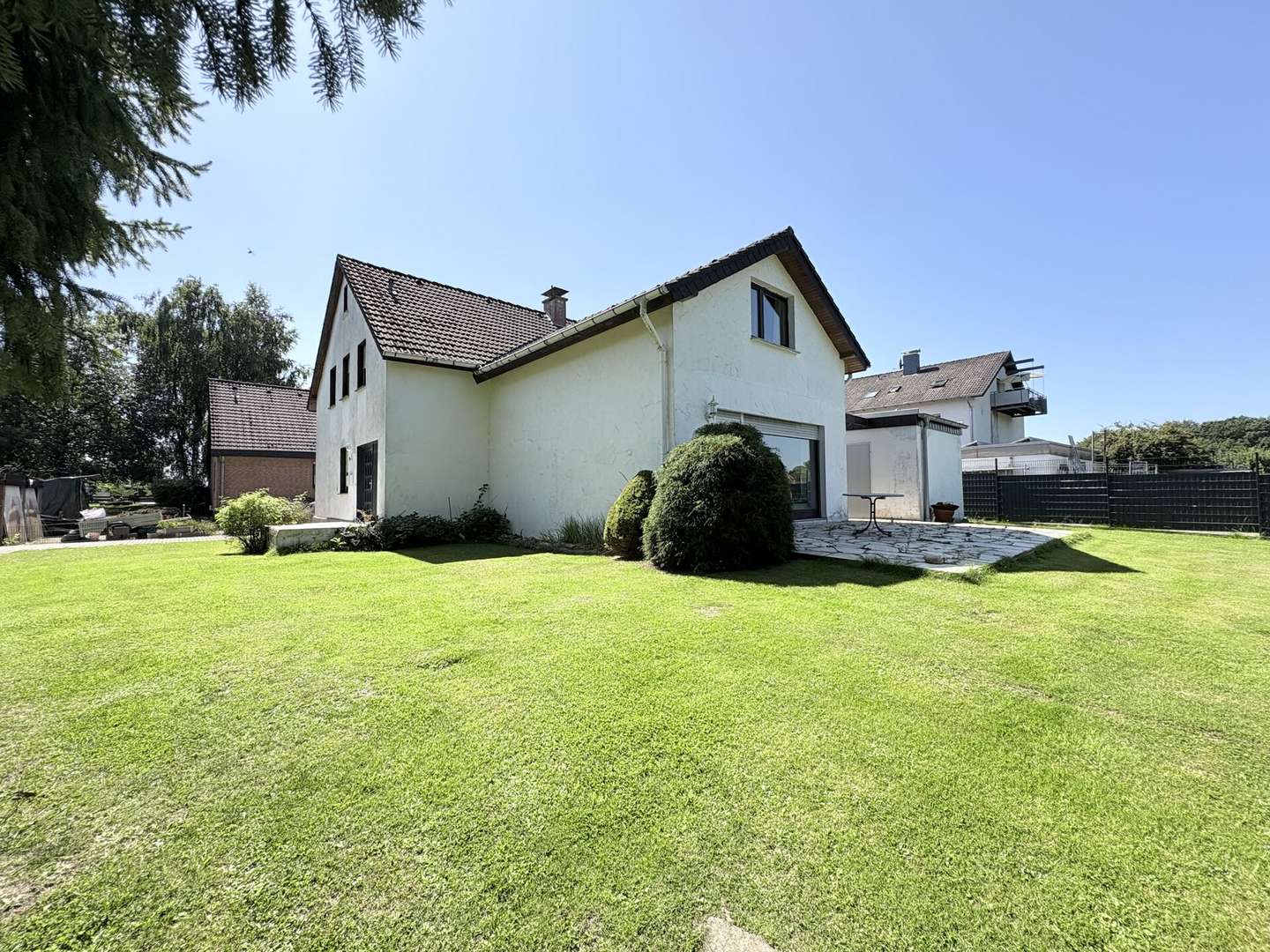 Exposéfoto - Zweifamilienhaus in 32760 Detmold mit 169m² kaufen