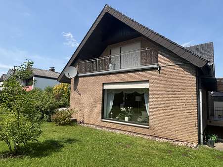 Seitenansicht Seitenansicht - Zweifamilienhaus in 32791 Lage mit 240m² kaufen