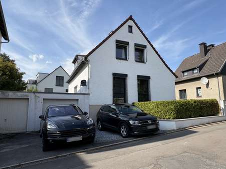 Straßenansicht - Einfamilienhaus in 32756 Detmold mit 145m² kaufen