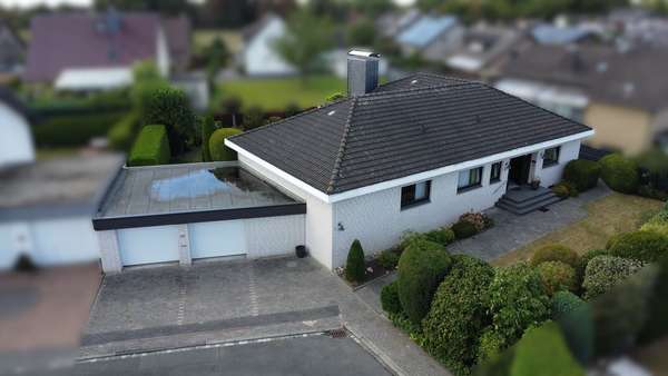 Luftaufnahme 1 - Bungalow in 33106 Paderborn / Elsen mit 173m² kaufen