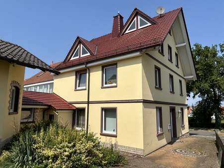 Rückansicht + Einfahrt Rückansicht + Einfahrt - Einfamilienhaus in 34434 Borgentreich / Rösebeck mit 170m² kaufen