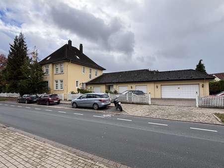 Straßenansicht - Haus in 32791 Lage mit 290m² kaufen