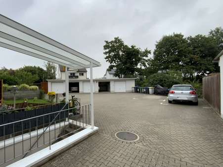 Durchfahrt zu den Garagen Durchfahrt zu den Garagen - Reihenmittelhaus in 33104 Paderborn / Schloß Neuhaus mit 149m² kaufen