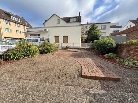 Garten - Zweifamilienhaus in 32791 Lage mit 220m² kaufen