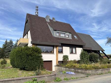 Seitenansicht - Zweifamilienhaus in 32758 Detmold mit 140m² kaufen