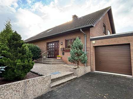 Eingangsbereich - Zweifamilienhaus in 32832 Augustdorf mit 279m² kaufen