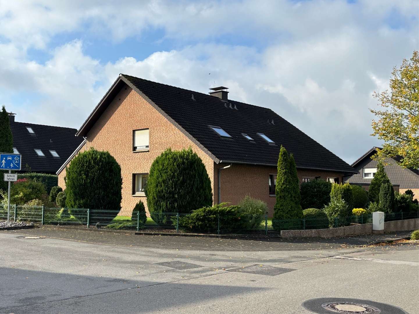 Exposéfoto - Zweifamilienhaus in 32832 Augustdorf mit 279m² kaufen