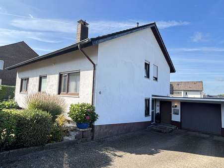 Straßenansicht - Einfamilienhaus in 32758 Detmold / Klüt mit 173m² kaufen
