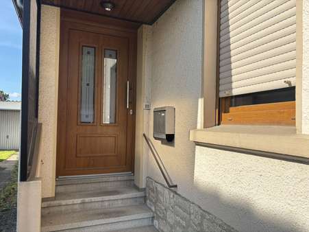 Hauseingang Hauseingang - Einfamilienhaus in 32791 Lage mit 150m² kaufen