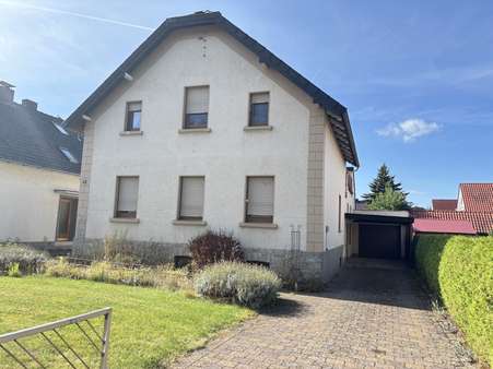 Straßeansicht Straßeansicht - Einfamilienhaus in 32791 Lage mit 150m² kaufen