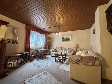 Wohnzimmer - Einfamilienhaus in 32791 Lage mit 111m² kaufen