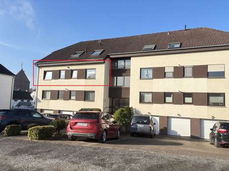Straßenansicht - Etagenwohnung in 32791 Lage mit 88m² kaufen