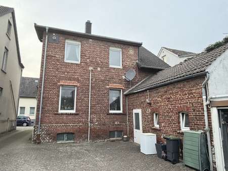 Rückseite - Zweifamilienhaus in 32791 Lage mit 130m² kaufen