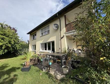 Gartenansicht Gartenansicht - Zweifamilienhaus in 37671 Höxter mit 219m² kaufen