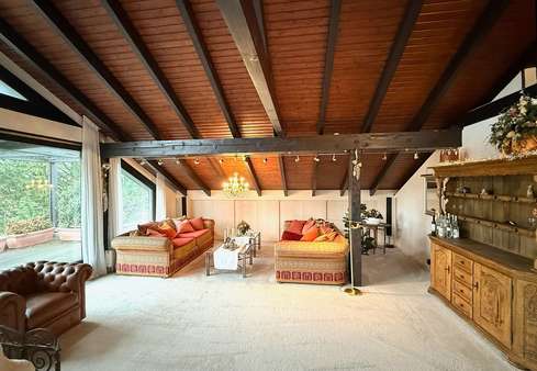 Wohnen 1  - Dachgeschosswohnung in 32805 Horn-Bad Meinberg / Horn mit 147m² kaufen