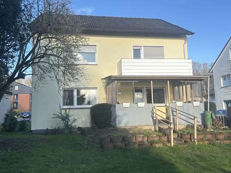 Rückseite - Zweifamilienhaus in 32791 Lage mit 142m² kaufen
