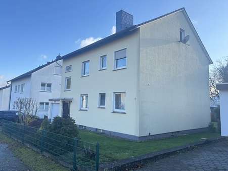 Seitenansicht - Zweifamilienhaus in 32791 Lage mit 142m² kaufen