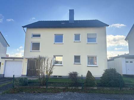 Straßenseite - Zweifamilienhaus in 32791 Lage mit 142m² kaufen