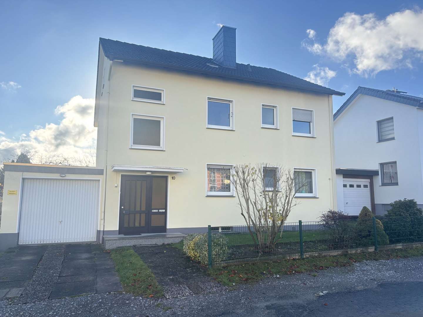 Exposéfoto - Zweifamilienhaus in 32791 Lage mit 142m² kaufen