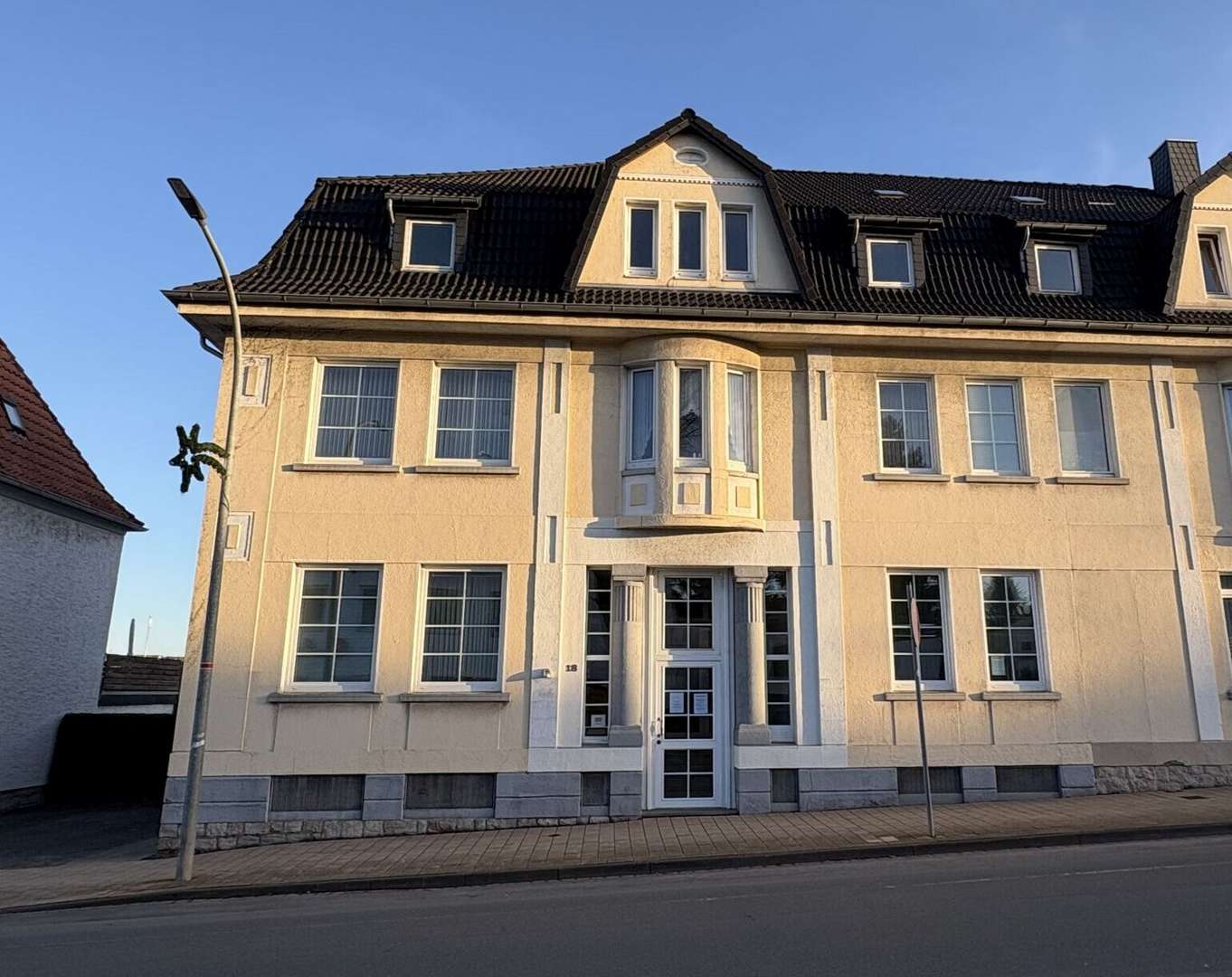 Straßenansicht - Haus in 32683 Barntrup mit 230m² kaufen