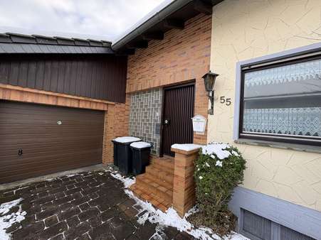 Hauseingang - Zweifamilienhaus in 33184 Altenbeken mit 188m² kaufen