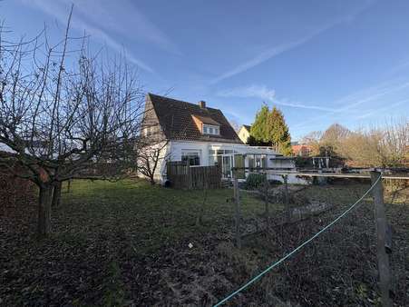Ansicht mit Garten - Einfamilienhaus in 33098 Paderborn mit 92m² kaufen