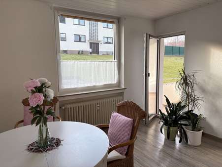 Wohnzimmer - Erdgeschosswohnung in 33605 Bielefeld mit 71m² kaufen