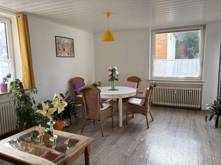 Wohnzimmer - Erdgeschosswohnung in 33605 Bielefeld mit 71m² kaufen