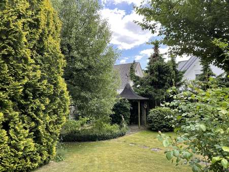 mit idyllischen Sitzplatz im hinteren Bereich mit idyllischen Sitzplatz im hinteren Bereich - Einfamilienhaus in 33397 Rietberg mit 159m² kaufen