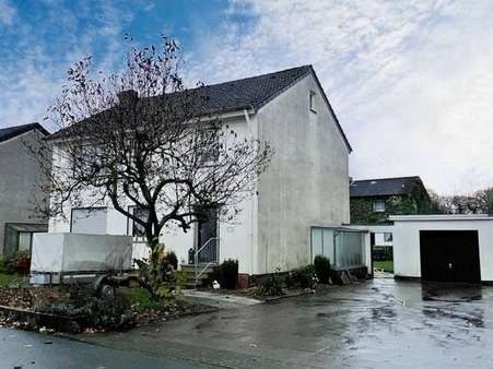 Eingang mit Garage - Zweifamilienhaus in 33397 Rietberg mit 128m² kaufen