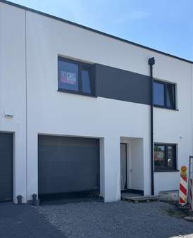 Eingangsansicht - Reihenmittelhaus in 33330 Gütersloh mit 133m² kaufen