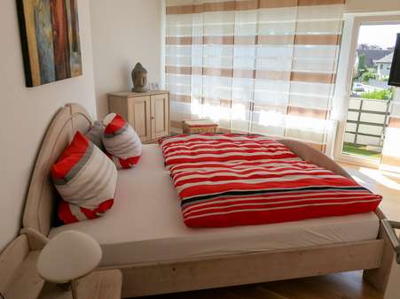 Bett an der Schräge des begehbaren Kleiderschranks - Etagenwohnung in 33332 Gütersloh mit 110m² kaufen