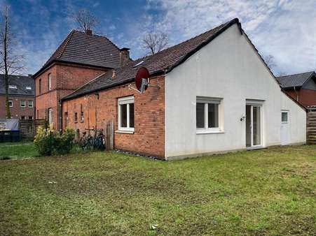 Seitenansicht - Zweifamilienhaus in 33397 Rietberg mit 157m² kaufen