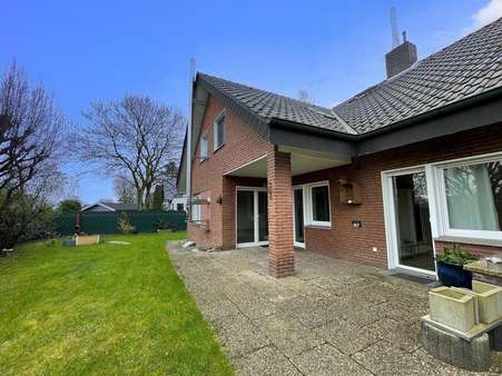 Terrasse mit überdachtem Freisitz - Einfamilienhaus in 33397 Rietberg mit 219m² kaufen