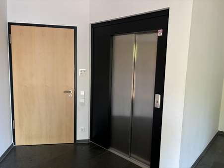 Aufzug - Büro in 33775 Versmold mit 753m² mieten