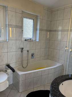 Badezimmer im EG - Mehrfamilienhaus in 33330 Gütersloh mit 159m² kaufen