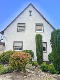 Vorderansicht - Einfamilienhaus in 33330 Gütersloh mit 146m² kaufen
