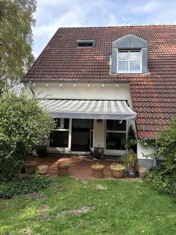 Terrasse mit Markise - Doppelhaushälfte in 33332 Gütersloh mit 150m² kaufen