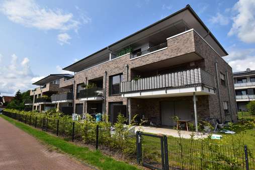 beide Häuser nebeneiander beide Häuser nebeneiander - Erdgeschosswohnung in 33775 Versmold mit 113m² kaufen