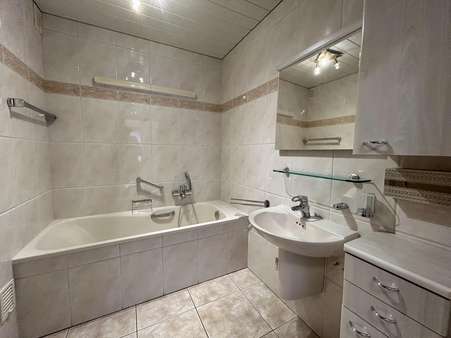 Badezimmer - Etagenwohnung in 33332 Gütersloh mit 86m² kaufen