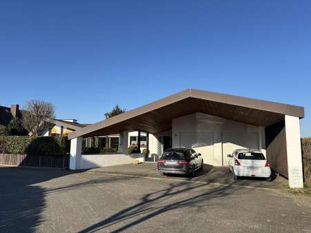Einfahrt - Bungalow in 33335 Gütersloh mit 156m² kaufen
