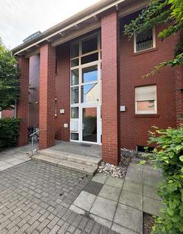 der Hauseingang der Hauseingang - Etagenwohnung in 33330 Gütersloh mit 62m² kaufen