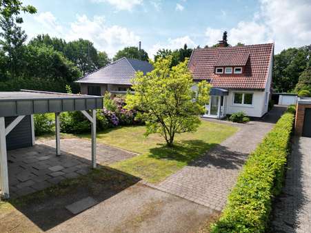 Blick auf das Vorderhaus - Zweifamilienhaus in 33334 Gütersloh mit 211m² kaufen