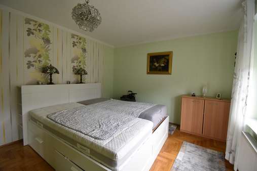 Schlafzimmer WE 1 Schlafzimmer WE 1 - Zweifamilienhaus in 33775 Versmold mit 174m² kaufen