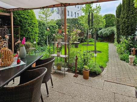 Terrasse mit Blick in den Garten (12a) Terrasse mit Blick in den Garten (12a) - Zweifamilienhaus in 33449 Langenberg mit 250m² kaufen