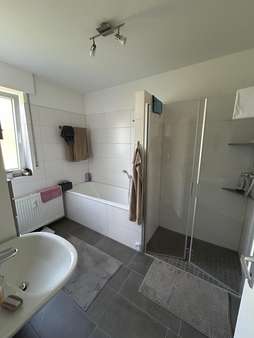 Badezimmer im Erdgeschoss Badezimmer im Erdgeschoss - Mehrfamilienhaus in 33758 Schloß Holte-Stukenbrock mit 234m² kaufen