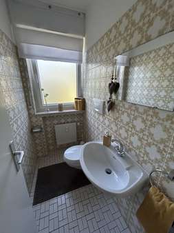 Gäste-WC im Erdgeschoss Gäste-WC im Erdgeschoss - Mehrfamilienhaus in 33758 Schloß Holte-Stukenbrock mit 234m² kaufen